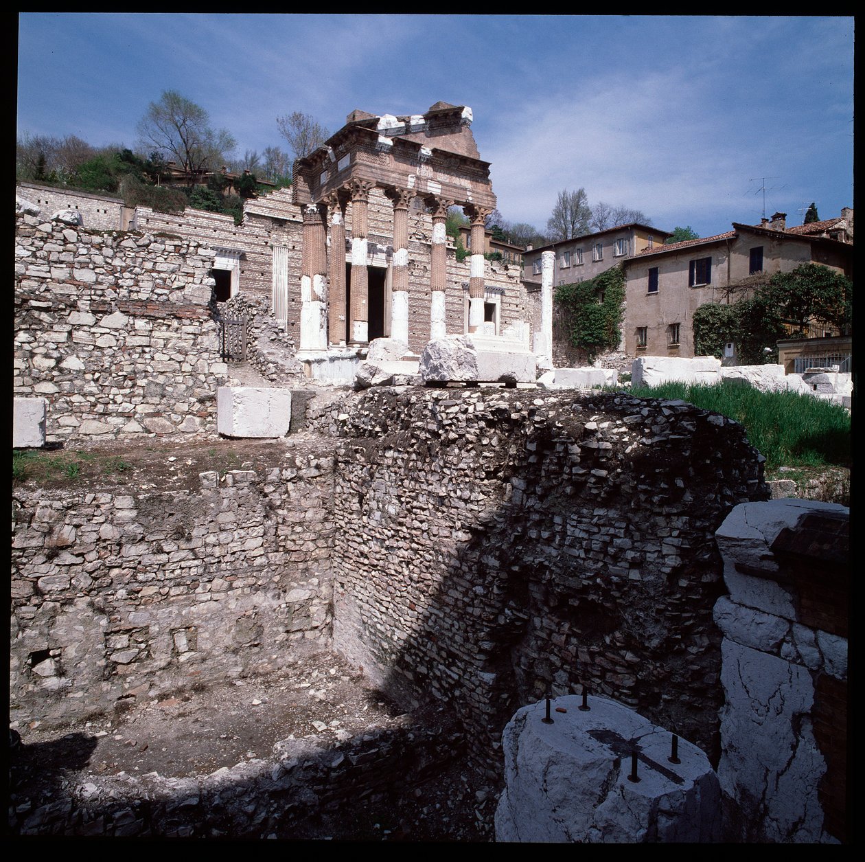 Römische Kunst: Ansicht des Kapitols (Capitolium), 73 n. Chr., Brescia, Italien von Roman