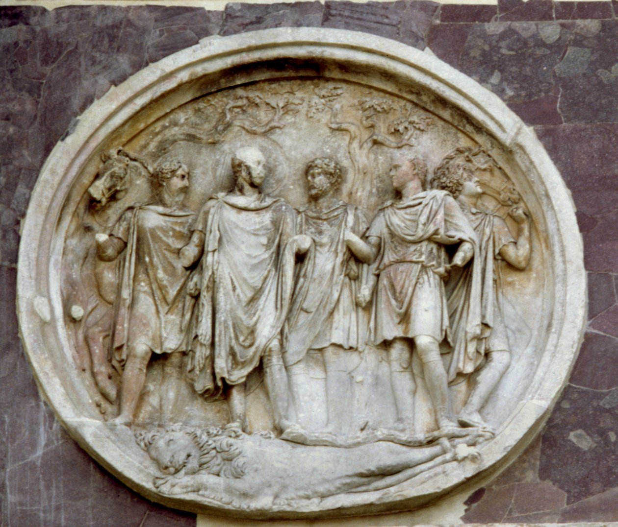 Rundel, der Hadrian darstellt, vom Konstantinsbogen (Marmor) von Roman