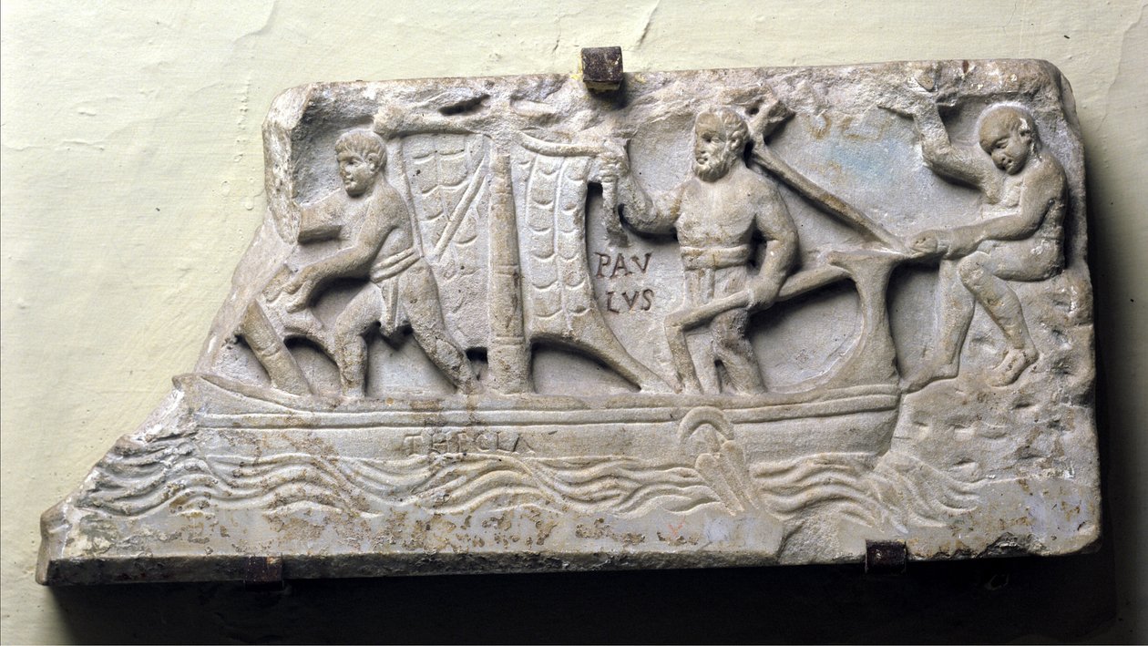 Deckel eines Sarkophags mit symbolischer Darstellung eines Schiffes namens Thekla: Der heilige Paulus hält das Ruder und manövriert das Segel von Roman Roman