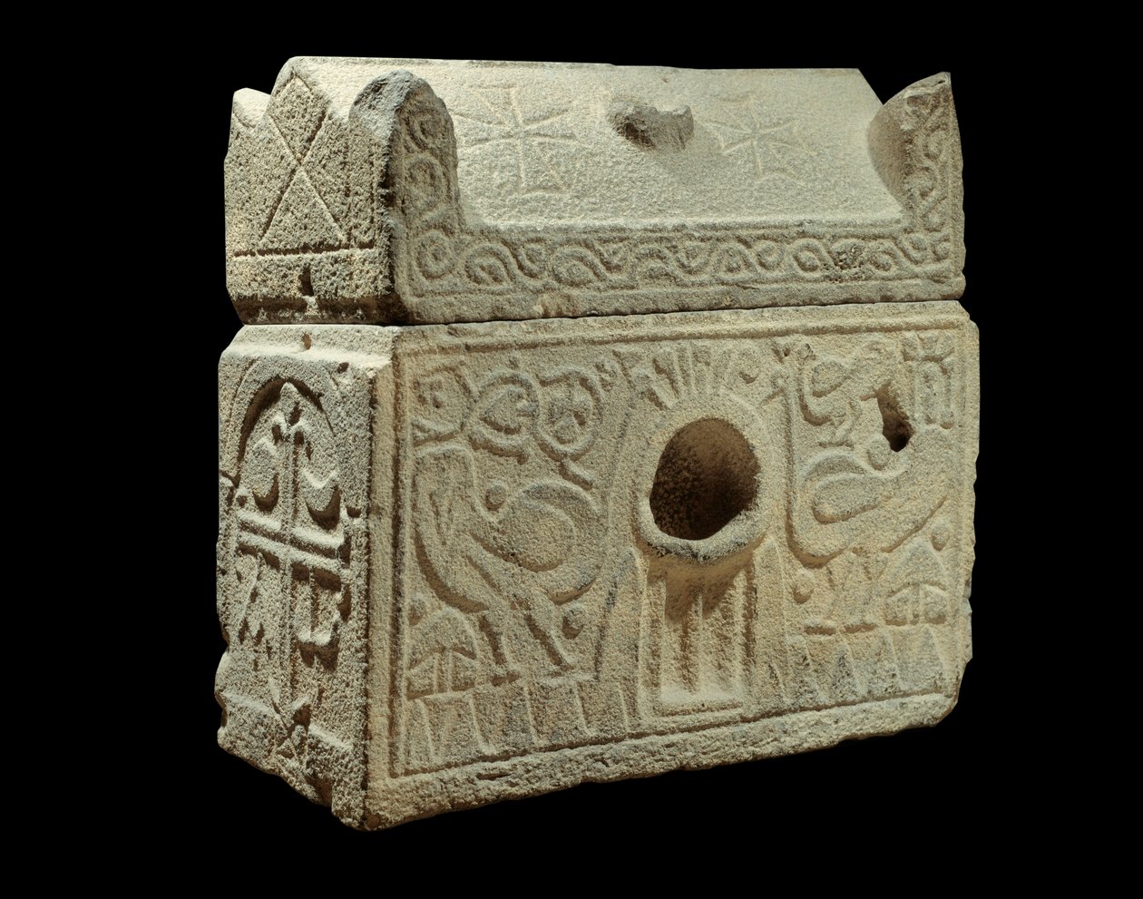 Römische Kunst: Reliquiar in Form eines Sarkophags, gefunden in Syrien von Roman Roman