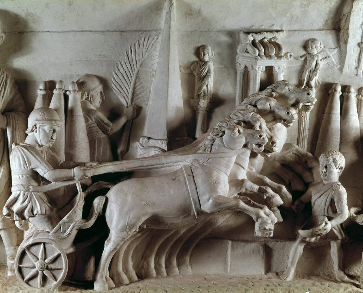 Römische Kunst: Skulptiertes Relief, das ein Quadriga darstellt, ein von vier Pferden gezogener Wagen. Museum der Römischen Altertümer, Rom von Roman Roman