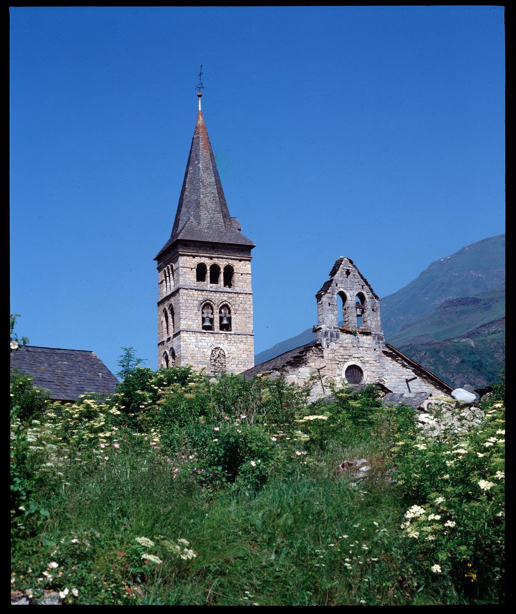 Ansicht der Kirche von St. Mary, Arties von Romanesque