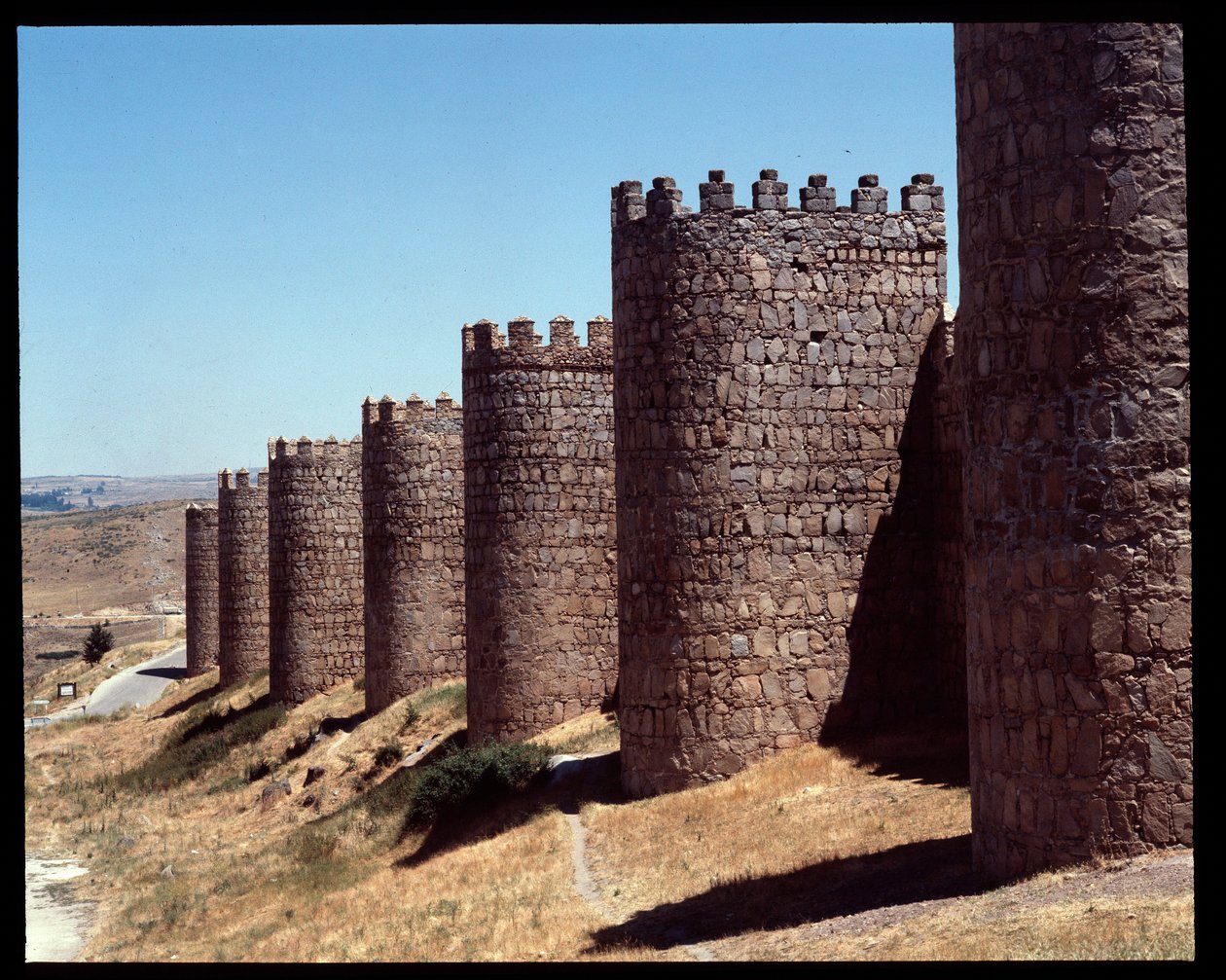 Ansicht der Mauern von Avila, Spanien von Romanesque