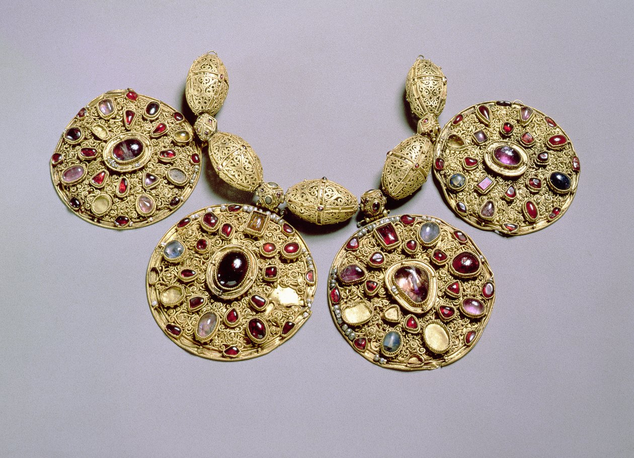 Medaillons vom Barmy-Kragen, mit Filigran- und Granulationsdekoration, Rjasan, 12. Jahrhundert (Gold mit Edelsteinen und Perlen) von Russian School