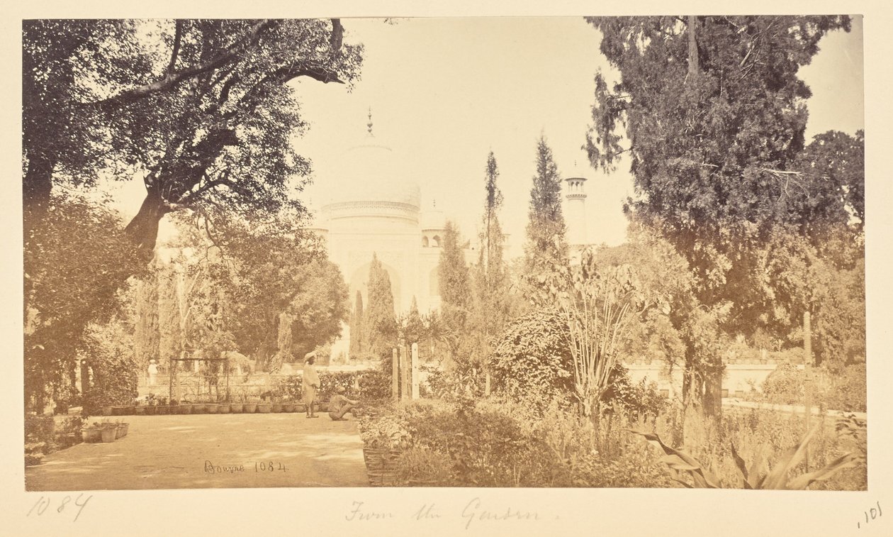 Agra; Der Taj, vom Garten aus von Samuel Bourne
