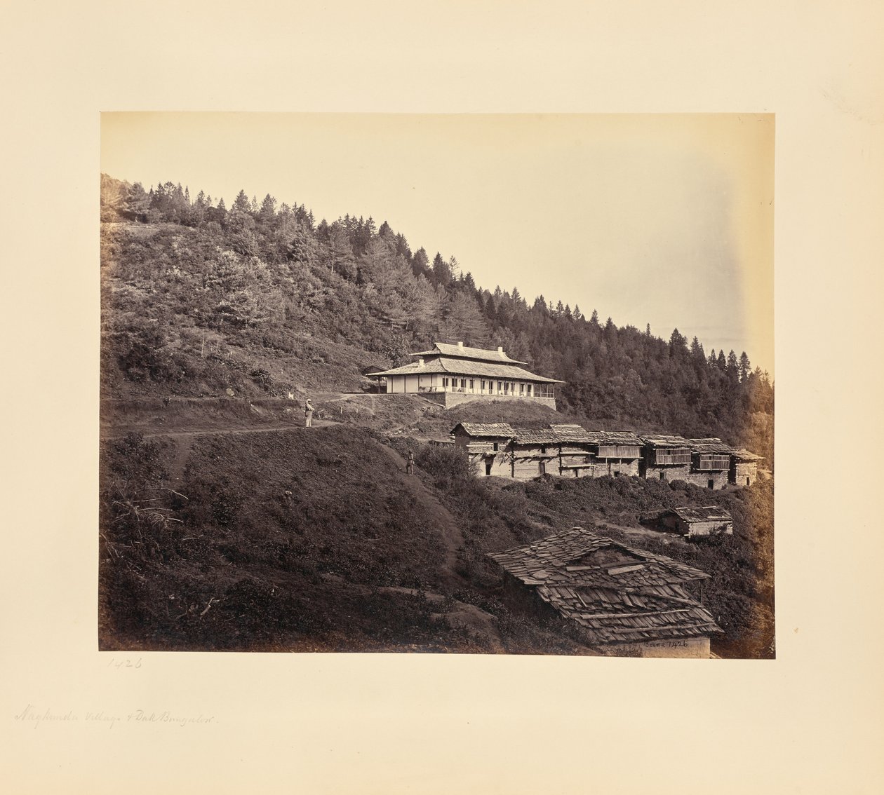 Narkunda; Dorf und Dak Bungalow von Samuel Bourne