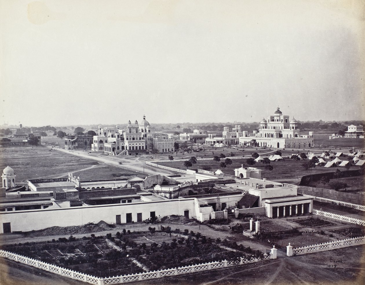 Ansicht des Chattar Manzil Palastkomplexes von Samuel Bourne