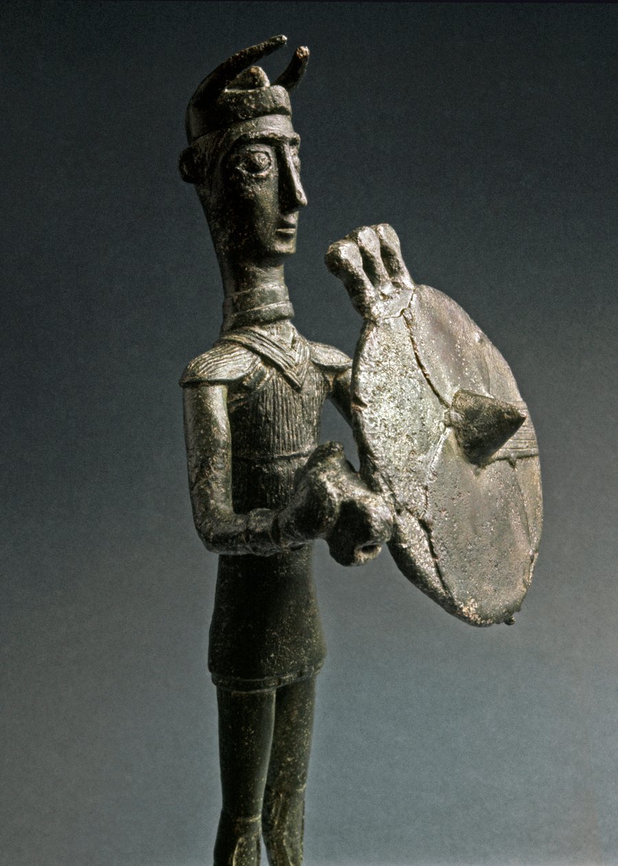 Nuragische Kultur (Nuraghi) Sardinien: Bronzestatuette eines Kriegers mit Schild. 8.-7. Jahrhundert v. Chr. Museo Nazionale Preistorico Etnografico 