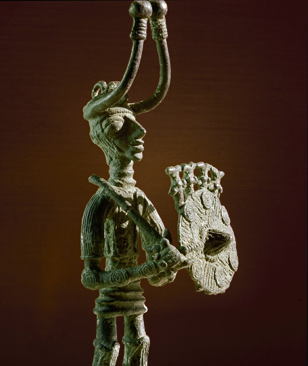 Nuragische Kultur (Nuraghi) Sardinien: Statuette eines Kriegers mit Schild und Bronzeschwert. 8.-7. Jahrhundert v. Chr. Cagliari, Museo Nazionale Archeologico, Sardinien, Italien von Sardinia Nuragic Civilization