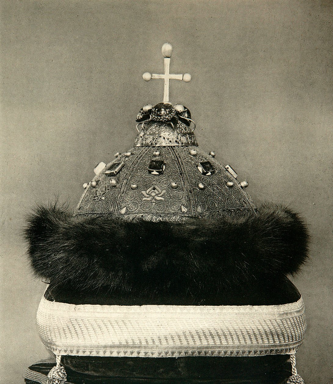 Die Monomachenkappe, vor 1884 von Scherer Nabholz and Co
