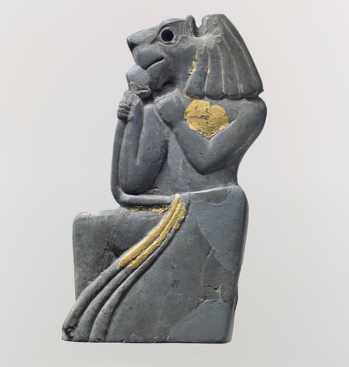 Plakettenfragment: kniender löwenköpfiger Figur, ca. 18. Jahrhundert v. Chr. von School Anatolian