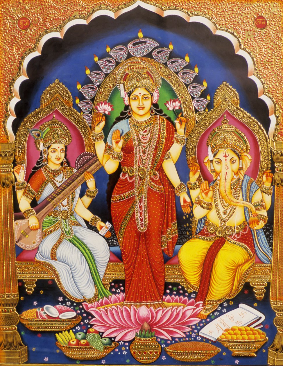 Lord Ganesh mit Laxmi und Saraswati Miniaturmalerei auf Papier mit Goldprägung Indien von School Indian