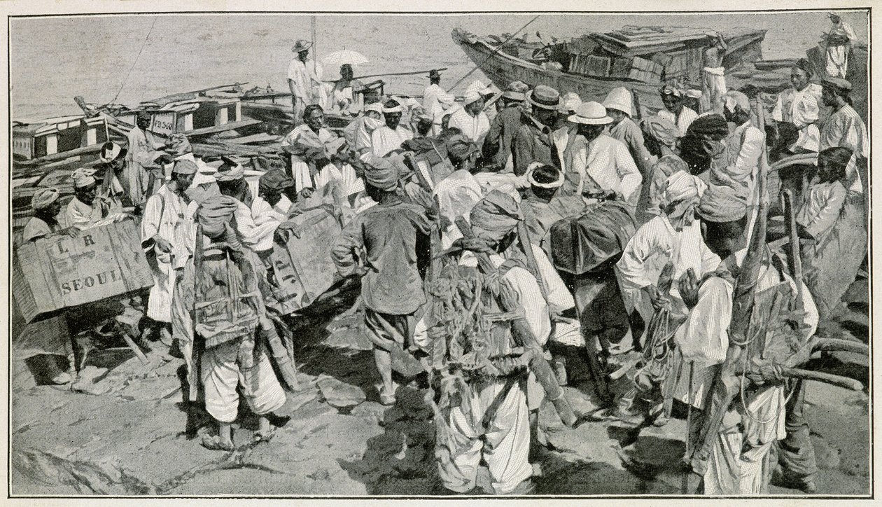 Koreanische Träger im Hafen von Chemulpo (Südkorea), Entladen der Dschunken - Illustration nach einer Fotografie aus dem 19. Jahrhundert von J. de Pange, aus Reisen in Korea von Dr. Hagen von School Korean