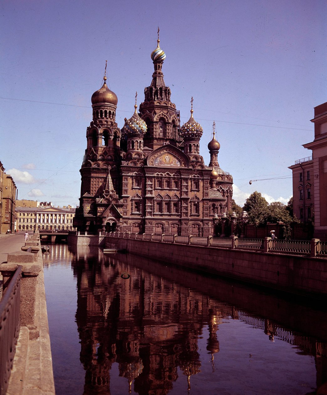 Architektur: Ansicht der Kirche des Heiligen Erlösers und des Blutvergießens, realisiert zwischen 1883 und 1907. Sankt Petersburg, Russland von School Russian