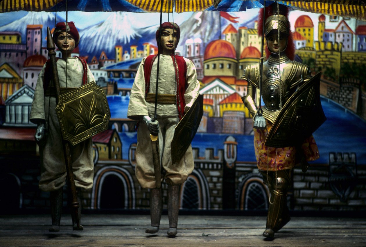 Puppen, Palermo, Sizilien, Italien. Diese sizilianischen Puppen gehören zu einer alten Tradition, die den Sizilianern die Geschichte der normannischen Invasionen erzählt. von School Sicilian