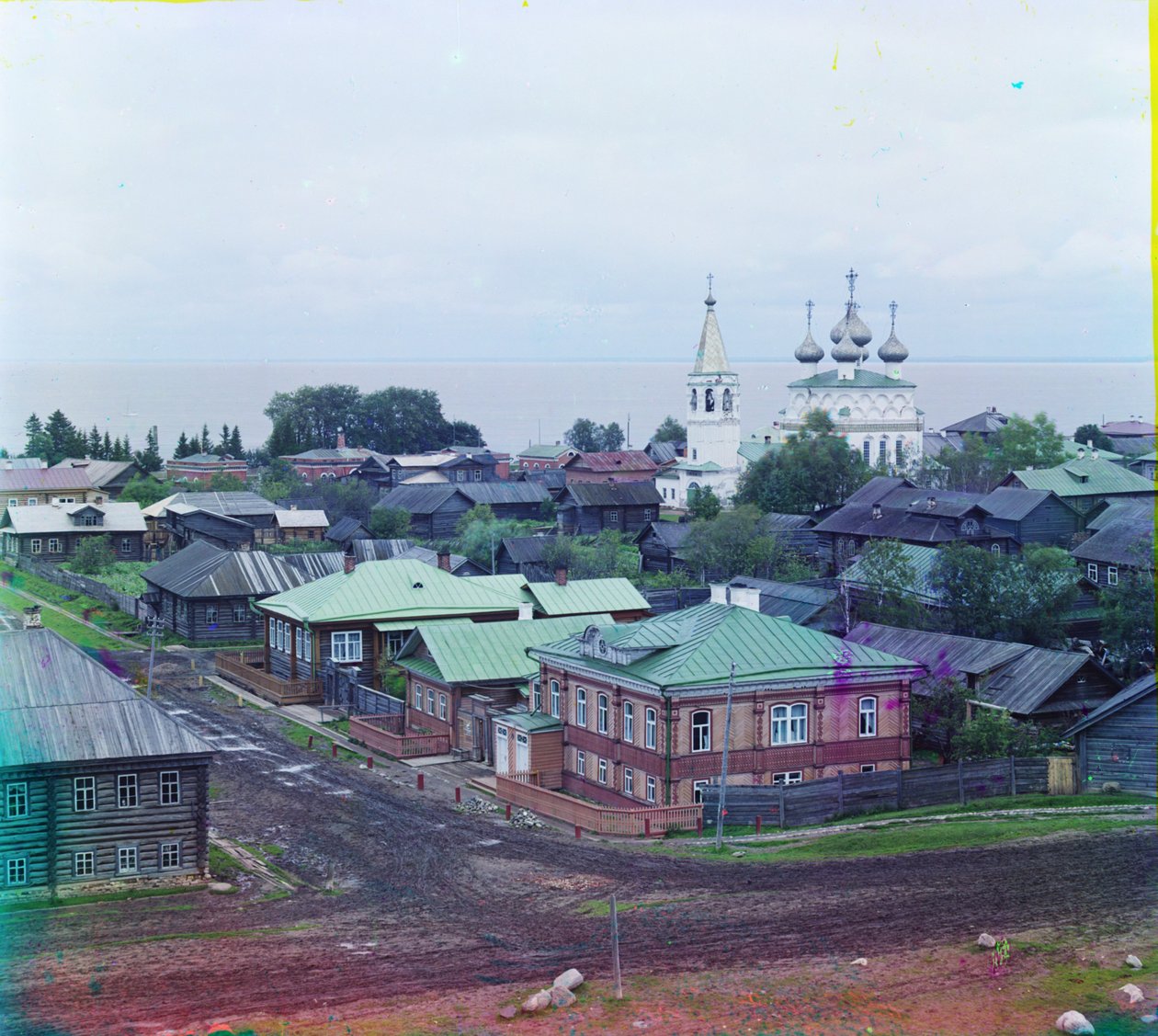 Belozersk und die Mariä-Entschlafens-Kathedrale von der Festungsmauer, 1905-1915 von Sergey Prokudin Gorsky