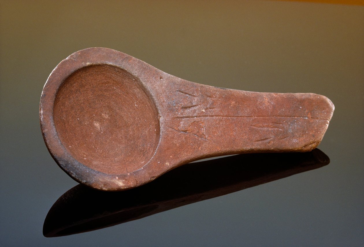 Die Lampe von Lascaux, polierter Sandstein, gefunden in der Höhle von Lascaux von Sisse Brimberg