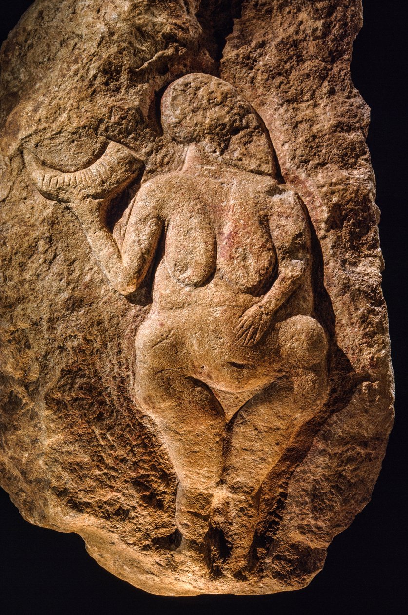 Die Venus von Laussel, Schnitzerei einer schwangeren Frau, etwa 25.000 Jahre alt von Sisse Brimberg