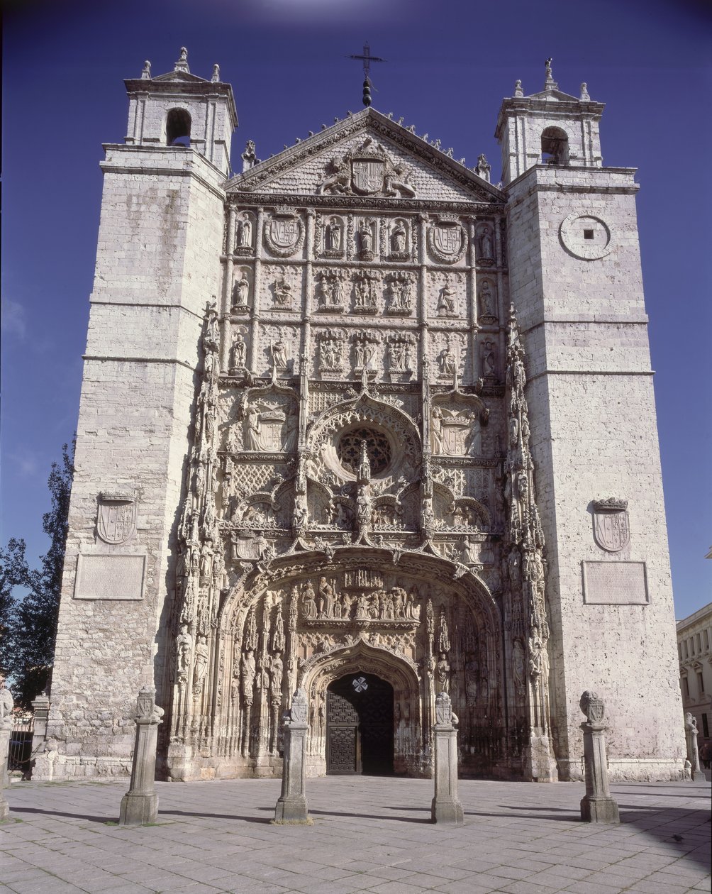 Westfassade der Kirche San Pablo, erbaut im 15.-17. Jahrhundert von Spanish School