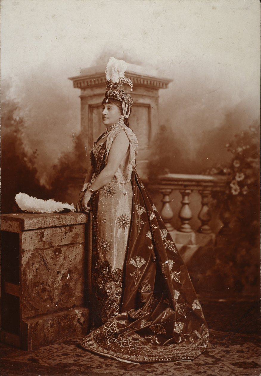Louise, Herzogin von Devonshire, als Zenobia, Königin von Palmyra, Der Diamantjubiläumsball der Herzogin von Devonshire im Devonshire House von Studio Lafayette