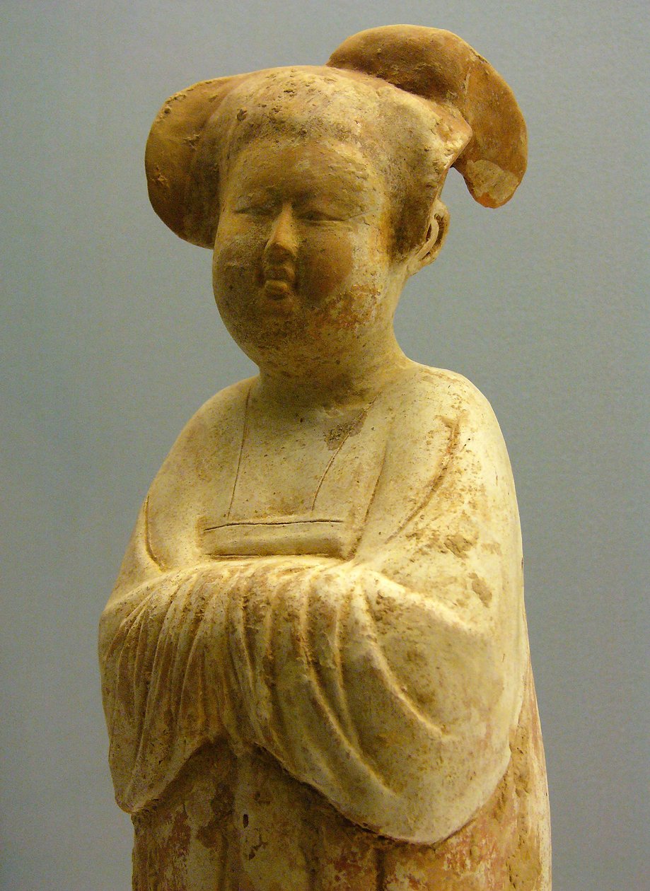 Bemalte und vergoldete Töpferware, weibliche Figur, Tang-Dynastie (618-907), Shanghai Nationalmuseum. Fotografie, Leonard de Selva, China, 2006 von Tang Dynasty Chinese School
