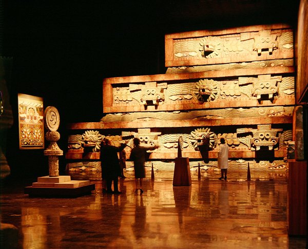 Reproduktion des Tempels von Quetzalcoatl aus Teotihuacan von Teotihuacan