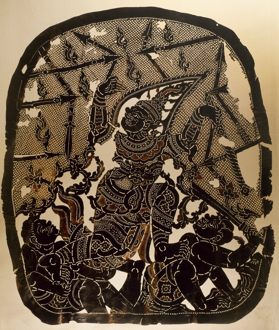 Szene aus dem Nang Yai Schattenspieltheater, das Virunjambang, Armeegeneral Dasakantha darstellt, geschnitztes Lederpanel, Thailand, thailändische Zivilisation von Thai School
