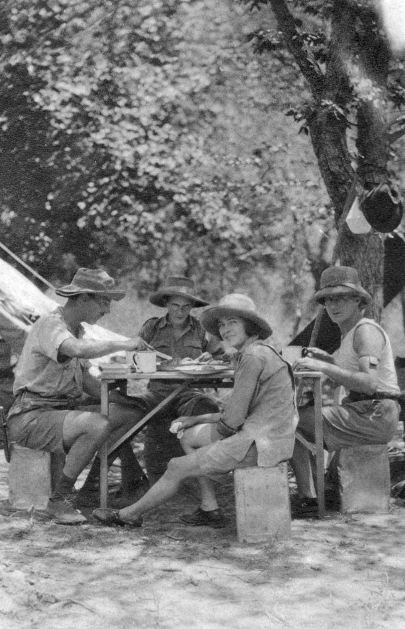 Essenszeit, Livingstone nach Broken Hill, Nordrhodesien von Thomas A. Glover
