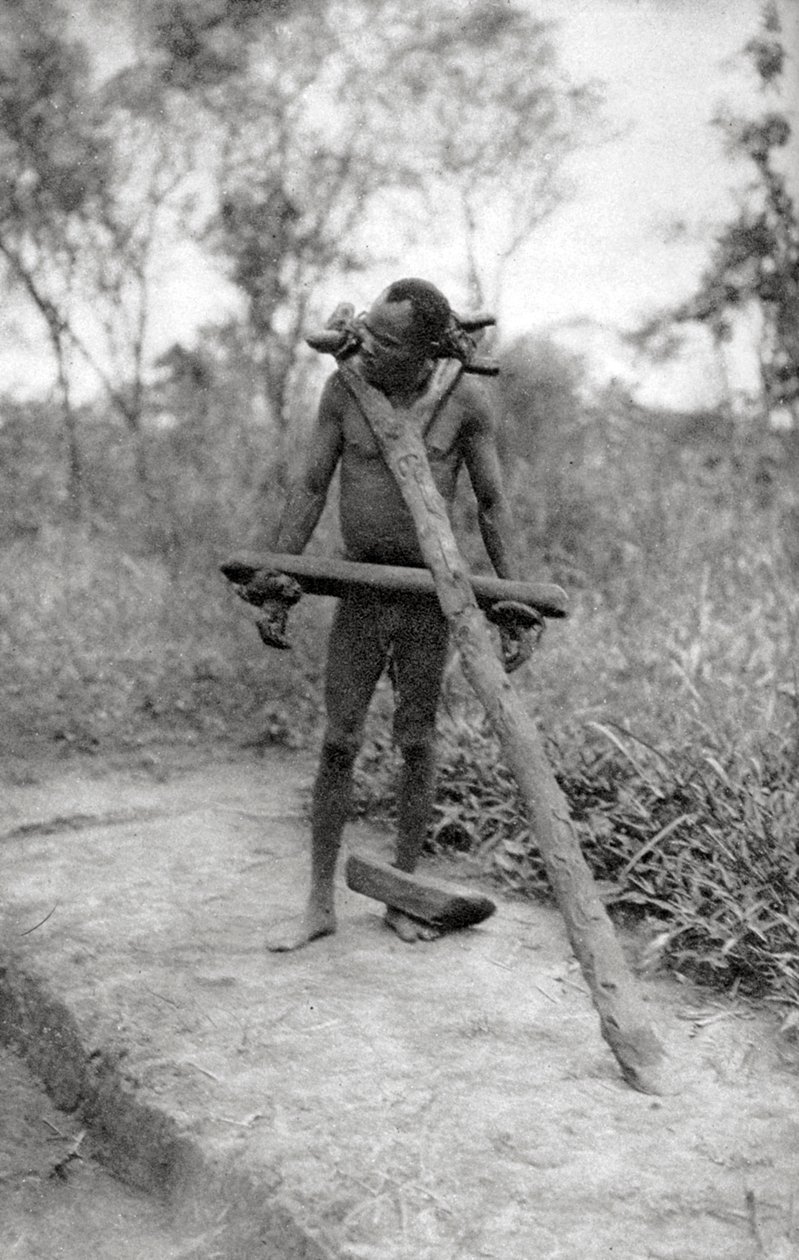 Niam Niam Wahnsinniger, Mongalla nach Terrakekka, Sudan, 1925 von Thomas A. Glover