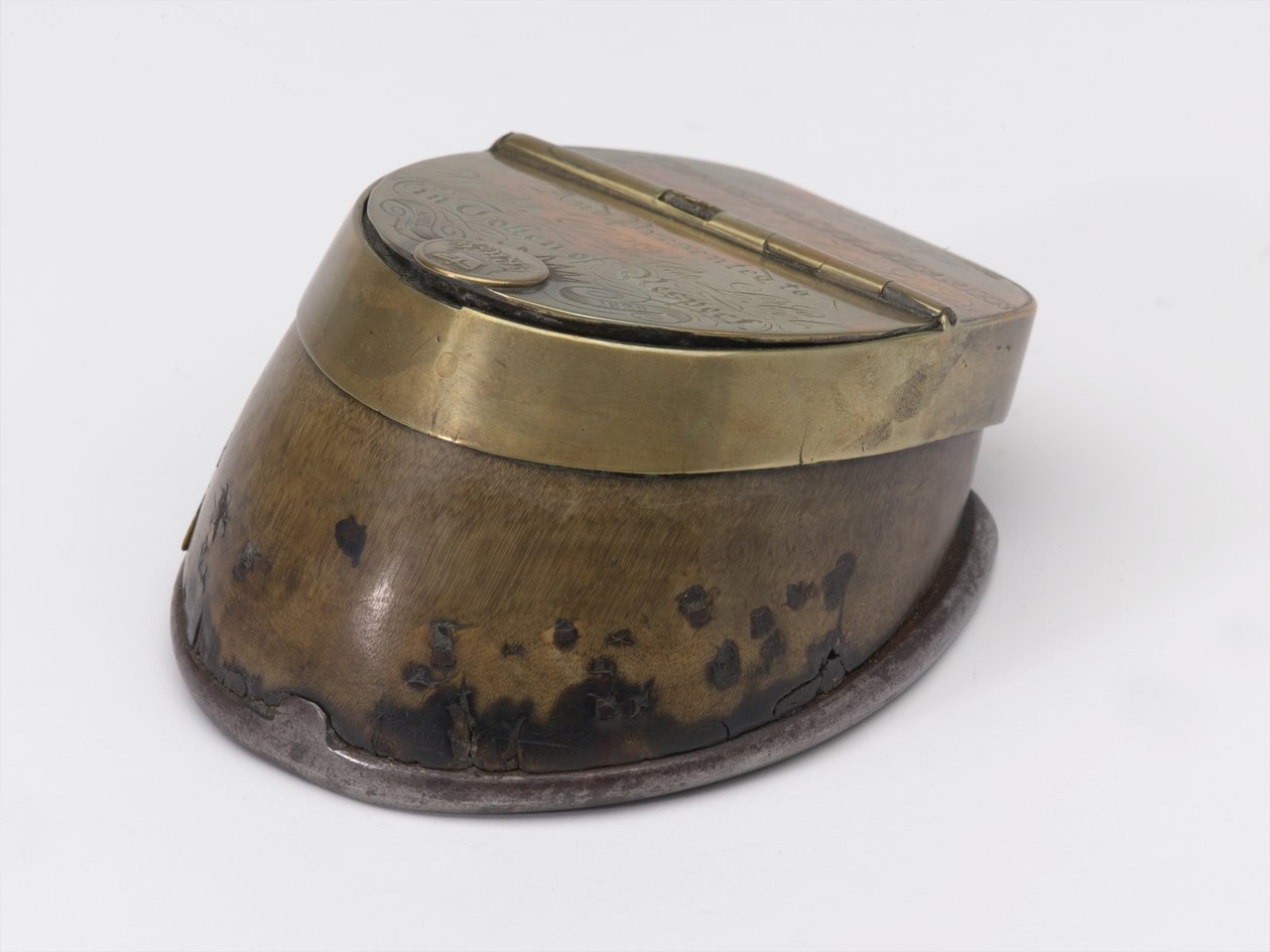 Tintenfass aus einem Pferdehuf, gehörte Kapitän William Tyrwhitt Drake, Royal Horse Guards, ca. 1829 von Thomas Lee