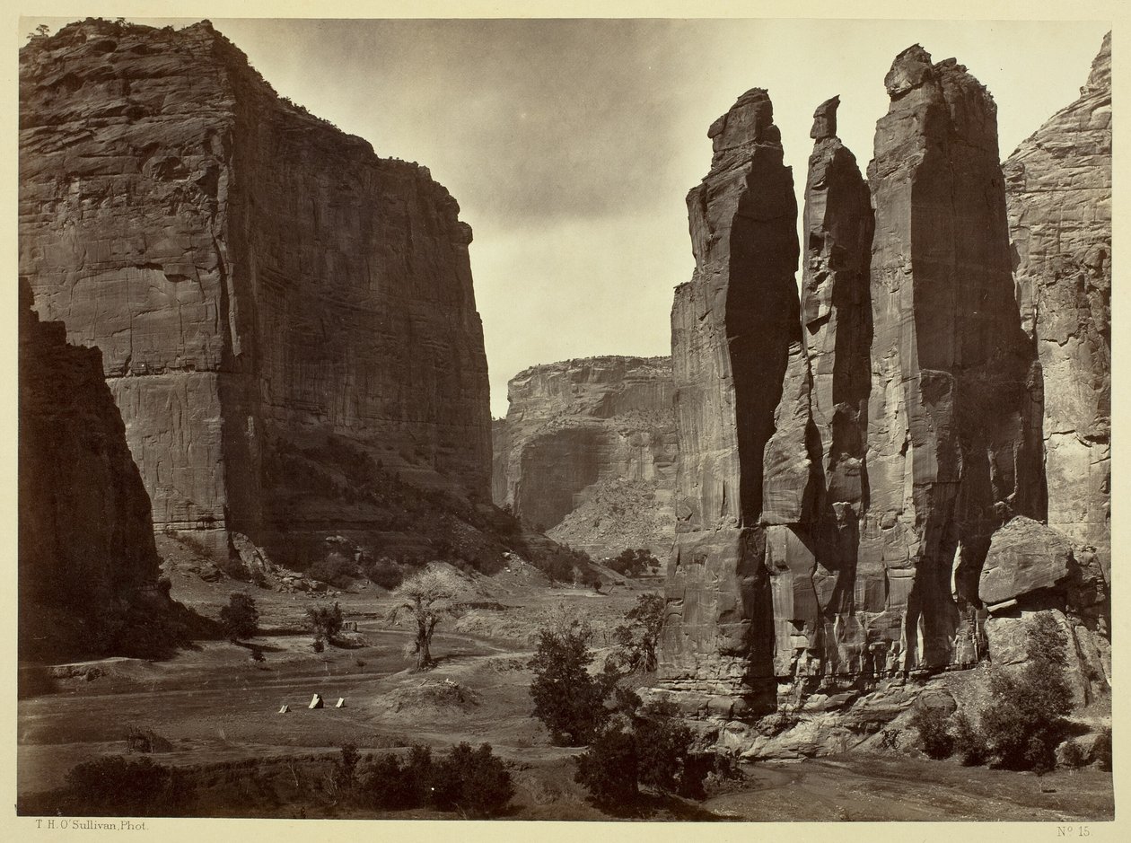 Cañon de Chelle, Wände des Grand Cañon, etwa 1200 Fuß hoch von Timothy O