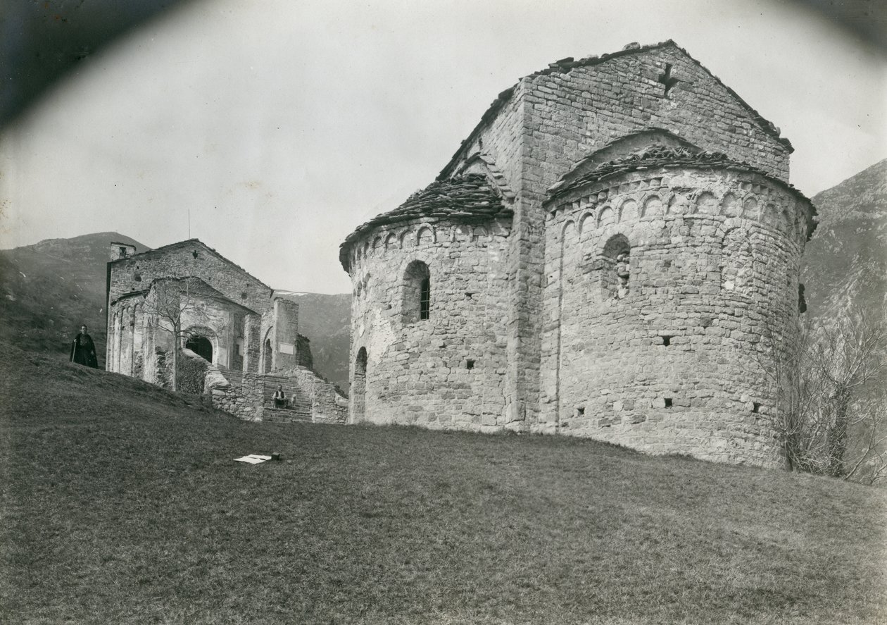 Apsis in der Abtei San Pietro al Monte, Civate, Lombardei, Italien, Fotografie von Ugo Monneret de Villard, um 1910 von Ugo Monneret de Villard