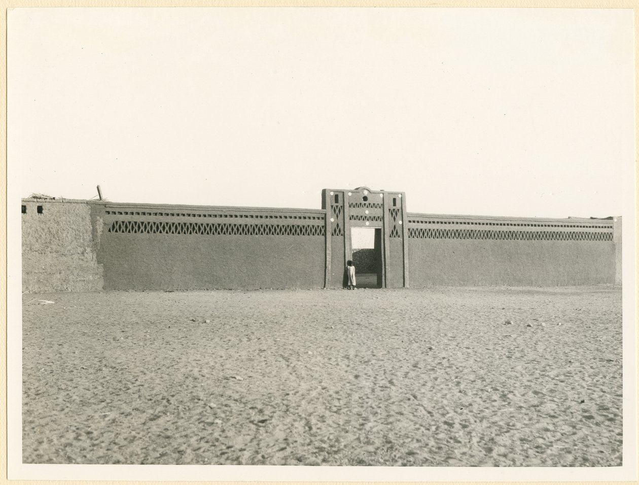 Ziegelmauer, Allaqi, Ägypten, Fotografie von Ugo Monneret de Villard, um 1925 von Ugo Monneret de Villard