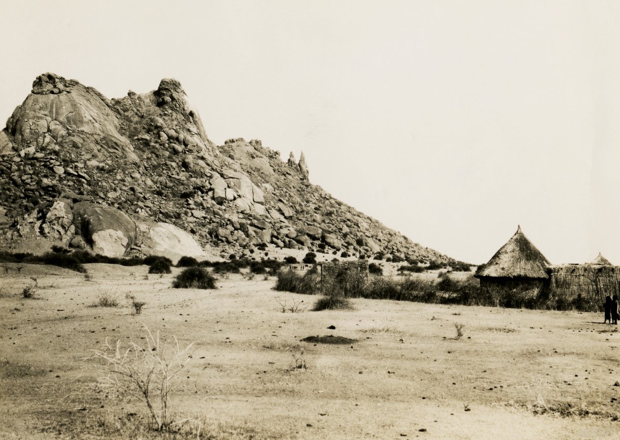 Hütten in der Nähe von Gebel Sagadi, Sudan, Fotografie von Ugo Monneret de Villard, ca. 1930 von Ugo Monneret de Villard