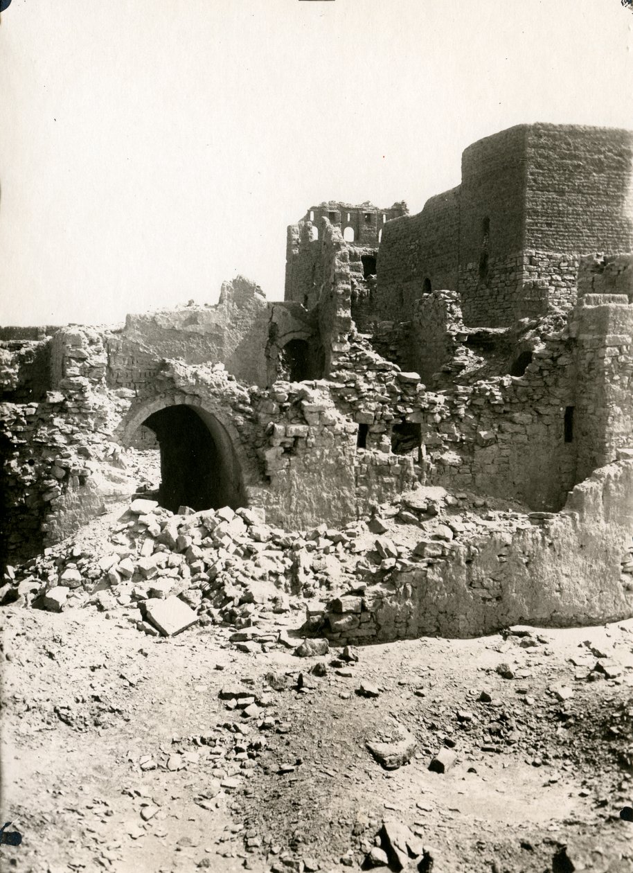Großer Turm (Qasr) des Klosters St. Simeon, Assuan, Ägypten, Fotografie von Ugo Monneret de Villard von Ugo Monneret de Villard