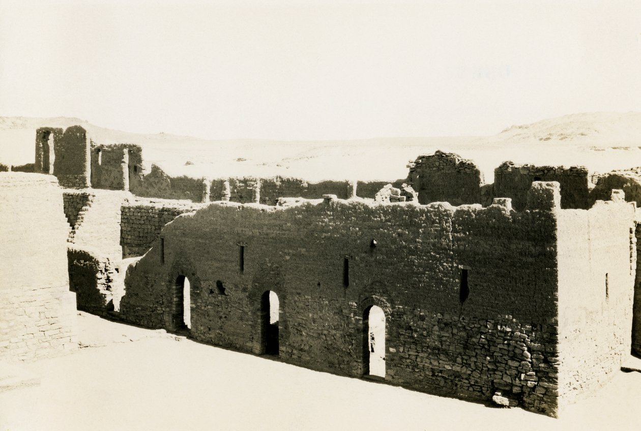 Unterkunft in der unteren Terrasse des Klosters St. Simeon, Assuan, Ägypten von Ugo Monneret de Villard