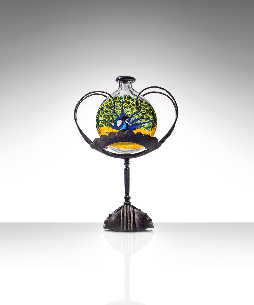 Pfauenmosaikvase auf Ständer, ca. 1922 von Umberto Bellotto