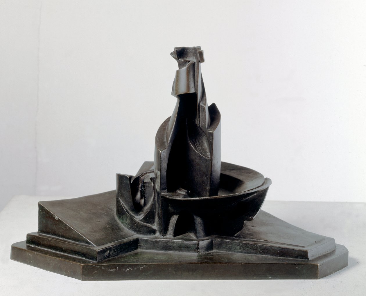 Entwicklung einer Flasche im Raum (Linee e forza di una bottiglia). Bronzeskulptur von Umberto Boccioni (1882-1916) 1912. Dim: 38,1 cm. Mailand, Museo del Novecento von Umberto Boccioni