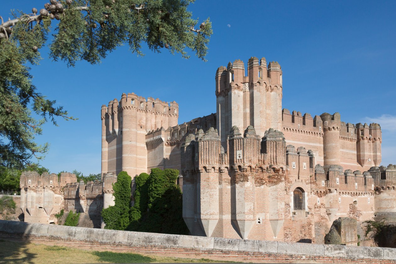 Coca, Provinz Segovia, Spanien. Castillo de Coca. Wichtiges Beispiel der Mudéjar-Militärarchitektur. von Unbekannt Unbekannt