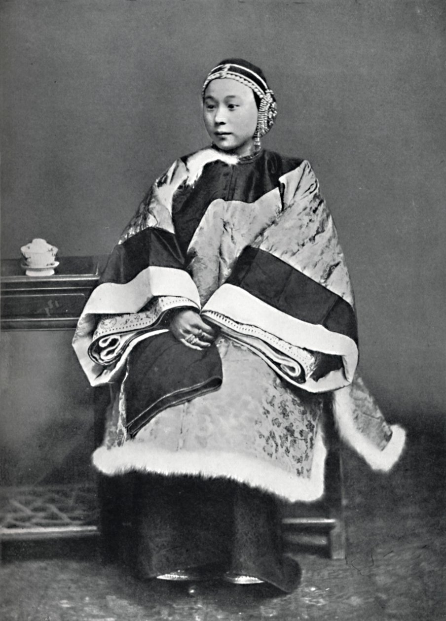 Eine chinesische Dame von hohem Rang in voller Tracht, 1902 von Unbekannt