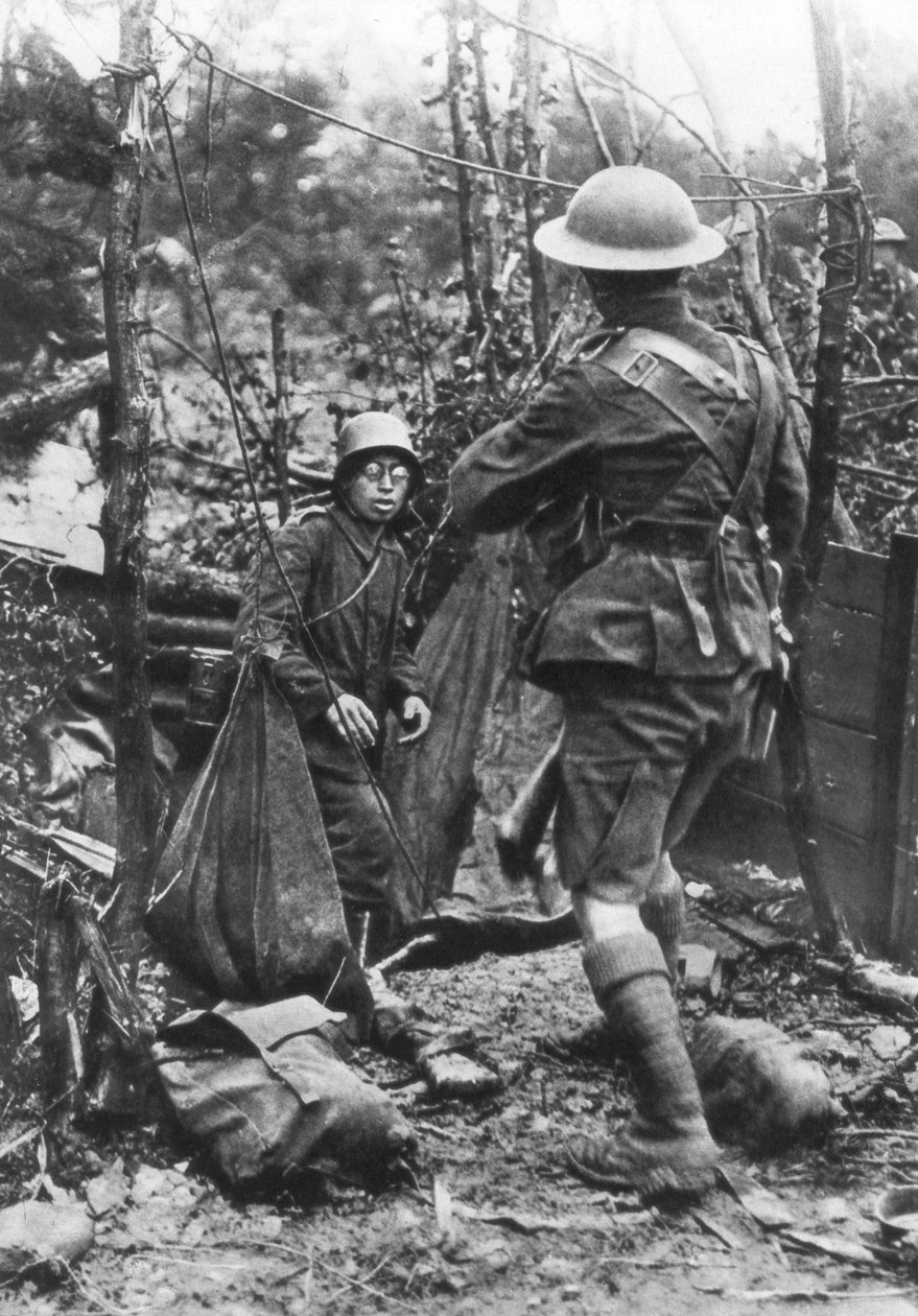 Ein deutscher Soldat ergibt sich, Aisne, Frankreich, Erster Weltkrieg, 18. Juli 1918 von Unbekannt