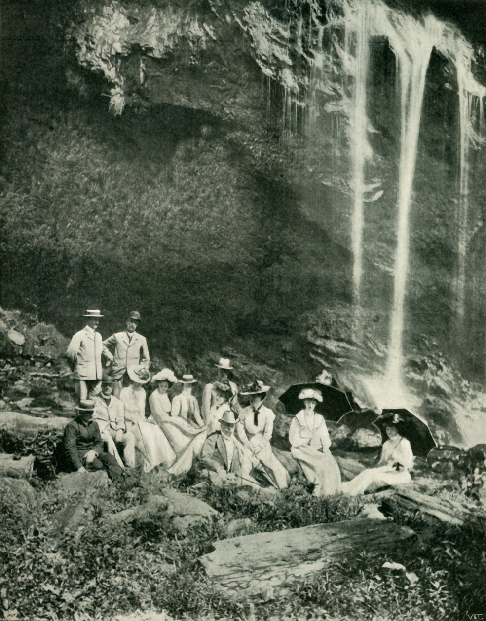 Ein Picknick bei den Maracas-Wasserfällen, Trinidad, mit Sir A. Moloney und Gesellschaft, 1902 von Unbekannt