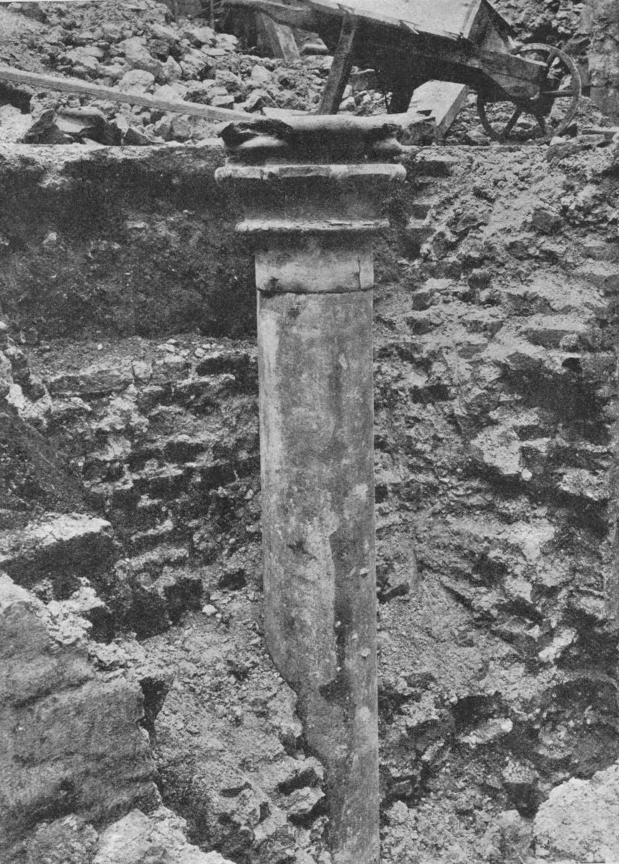 Eine Säule der Halle des Blackfriars Priory, City of London, 1906 von Unbekannt