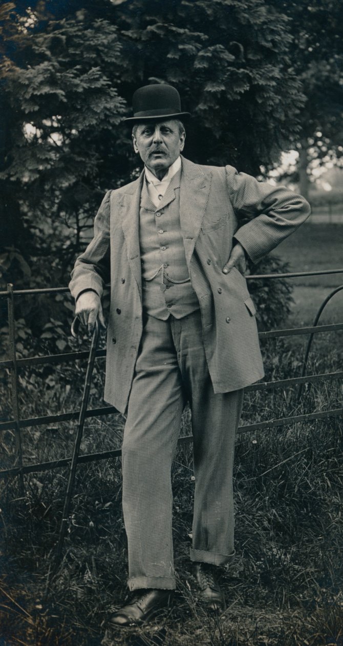 Ein Herr im Anzug und Melone, um 1910 von Unbekannt