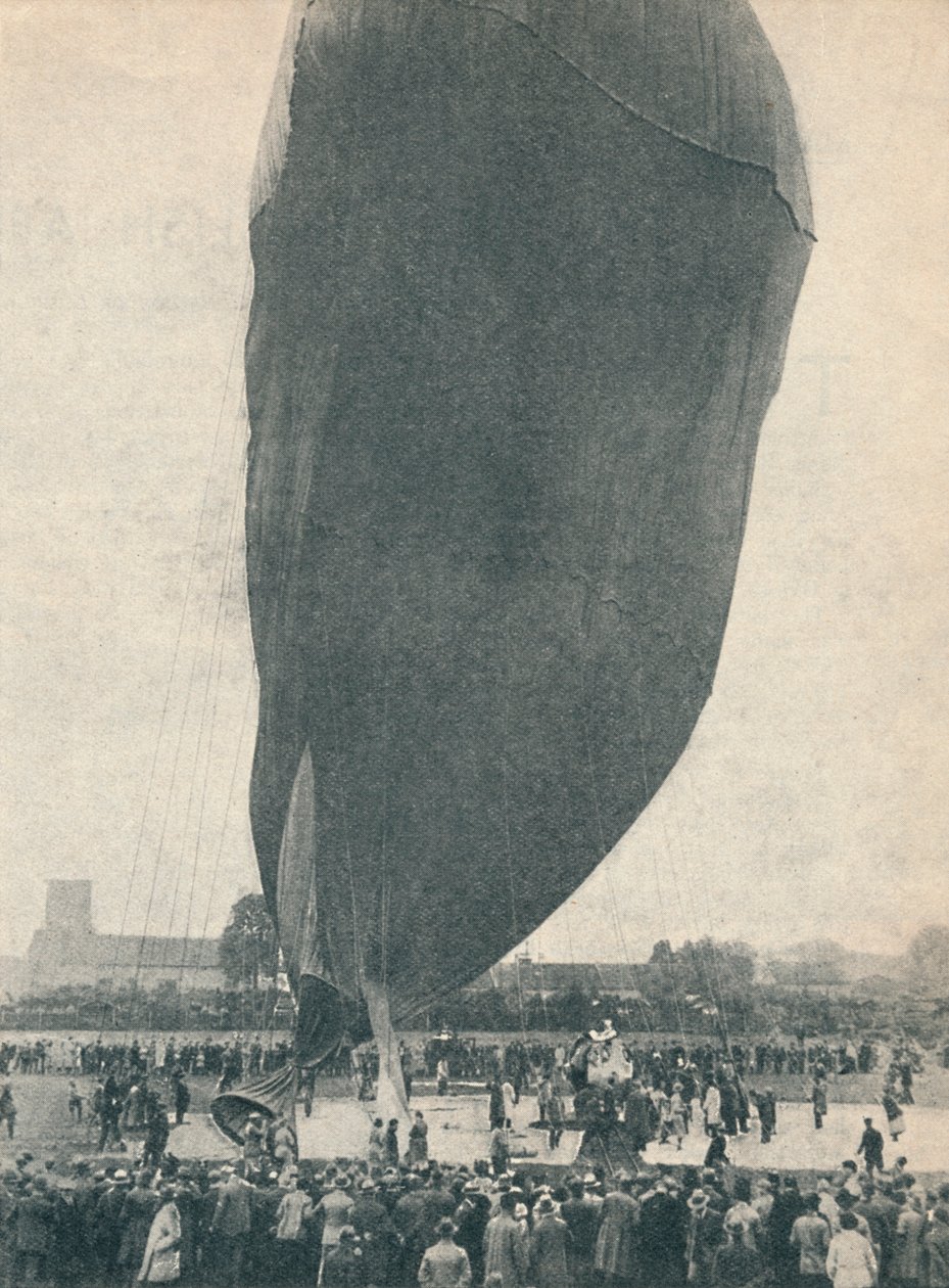 Ein riesiger Ballon war notwendig für Professor Piccards Aufstieg von Unbekannt