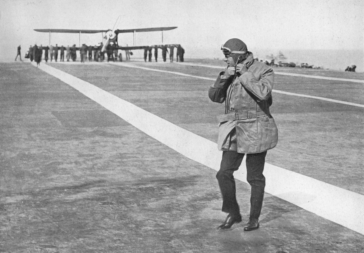Ein historischer Anlass: König Edward nimmt seinen Fliegerhelm ab von Unbekannt