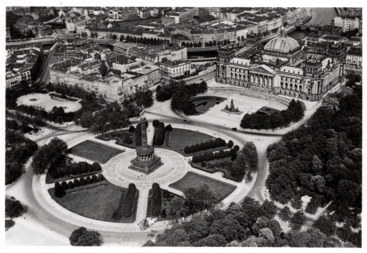 Eine Luftaufnahme des Königsplatzes, München, Deutschland, aus einem Zeppelin, ca. 1931, 1933 von Unbekannt