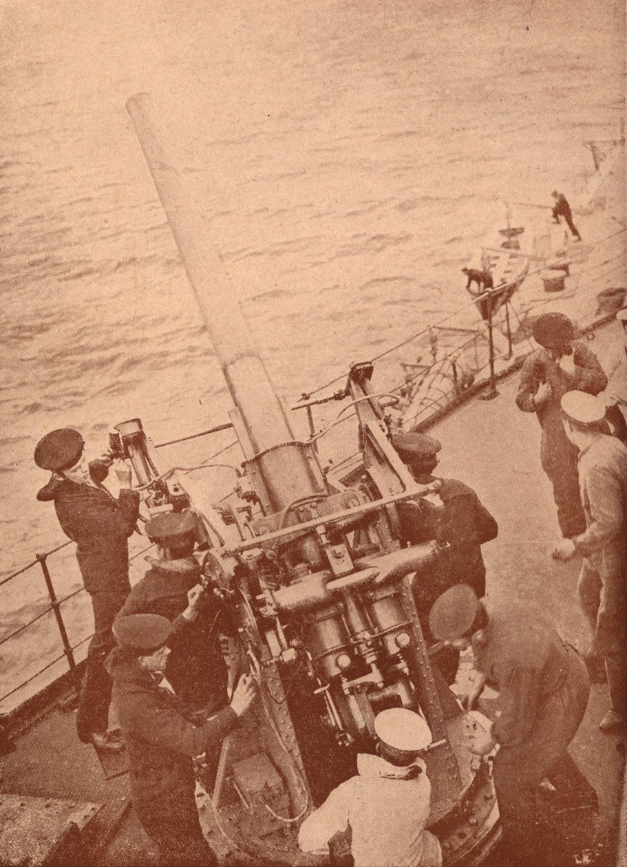 Eine Flugabwehrkanone im Einsatz auf einem britischen Schlachtschiff, ca. 1917-1919 von Unbekannt