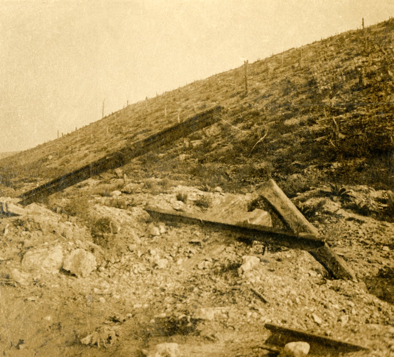 Gebiet um das Fort bei Douaumont, Nordfrankreich, um 1914-1918 von Unbekannt