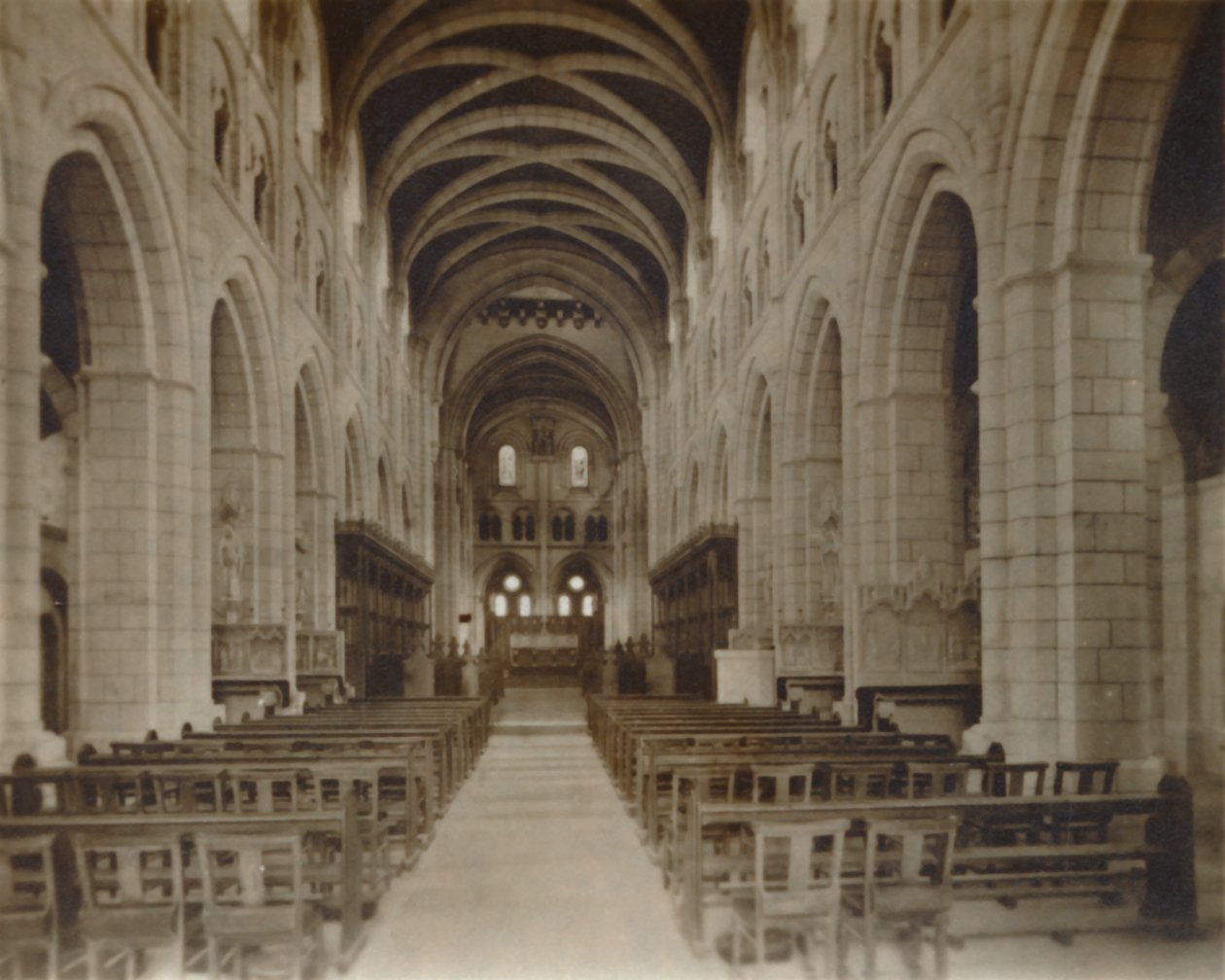 Buckfast Abbey Kirche, Innenraum, spätes 19. - frühes 20. Jahrhundert von Unbekannt